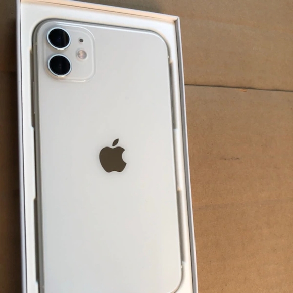 iPhone 11 - Picture 1 of 3